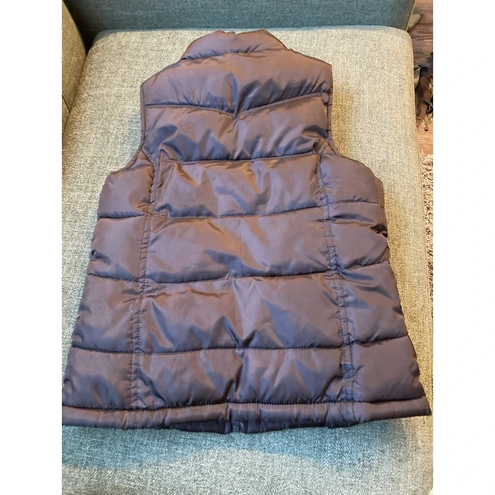 👉 Old Navy Girls Puffer Vest – Size Large (likely fits‎ 10–12 years old)